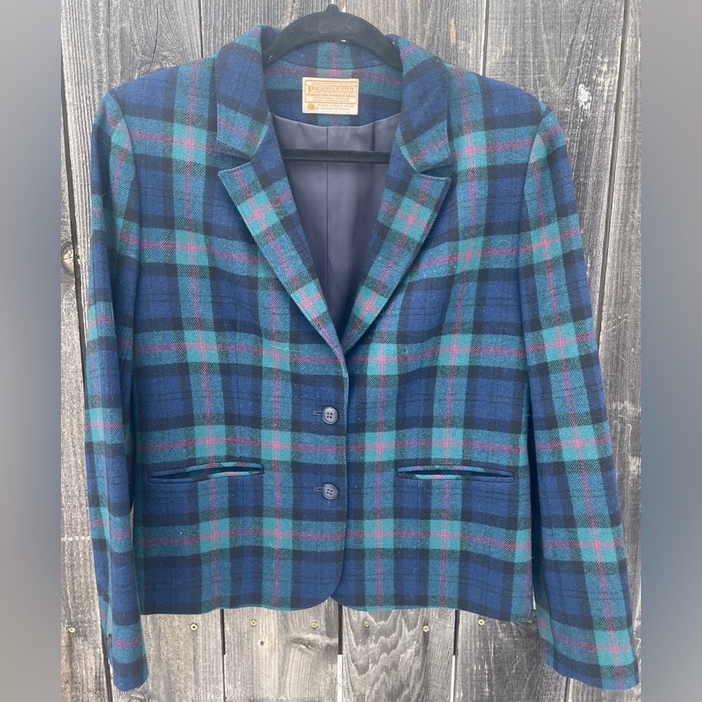Vintage Pendleton Plaid Blazer. Women’s no size tag
Pure Virgin Wool